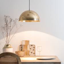 Suspension En Metal Dore Martele Jamie Maisons Du Monde Meuble Salle A Manger Suspension Metal Mobilier De Salon