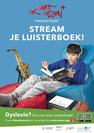 Een Jongen Luistert Naar Een Daisy Boek Op Zijn Tablet Terwijl Hij Meeleest In Het Gedrukte Boek Hij Wordt Geflankeerd Door De Tekst Ik Haa Lezen Boeken Apps