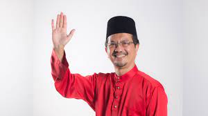 Beliau berkata demikian kepada pemberita selepas menghadiri majlis doa selamat dan kesyukuran menolak politik fitnah terhadap beliau di kediaman menteri besar selangor amirudin shari di shah alam, malam tadi. Tengku Zulpuri Shah Raja Puji Roketkini Com