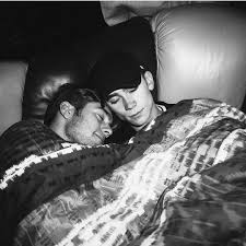 Even though you couldn't be there you can watch it from home! 8 Felix Sandman Ideen Promis Sandmannchen Gutaussehende Jungs