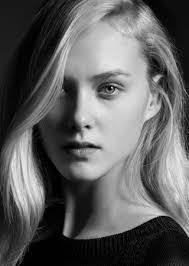 Lisa Prins's Instagram, Twitter & Facebook