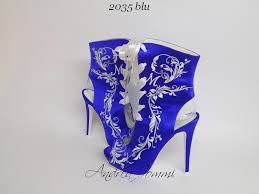 May 28, 2021 · scarpe da sposa blu come da tradizione nel giorno del matrimonio non può mancare un tocco di blu come portafortuna nel look di una sposa! Scarpe Sposa Colorate Categoria Scarpe Sposa Colorate
