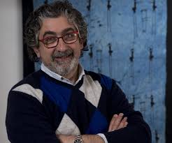 LA DEMOCRAZIA ESISTE DOVE NON C'E' NESSUNO COSI' RICCO DA COMPRARE UN ALTRO  E NESSUNO COSI' POVERO DA VENDERSI