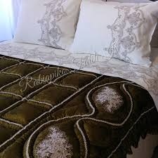 Gelin Seti Kina Yesili Ipek Kadife Yorgani Fransiz Dantelli Ve Kenarini Farbali Calistik Nevresim Takiminida Yine Fra Nevresim Kadife Fikirler