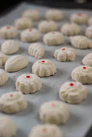 Learn the latest cookie and cake recipe for chinese new year 2020 with one of our professional pastry masters in our baking class. Chinese New Year Cookies Kuih Bangkit Messy Witchen