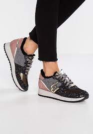 Das ziel von liu jo ist es, die natürliche weiblichkeit von damen zu betonen. Vyhonek Hra Lek Proti Bolesti Liu Jo Dub Lima Hruby