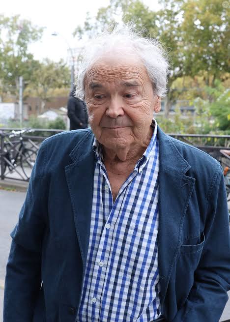 Pierre Perret : "Ce n'est pas réjouissant...", le chanteur est éloigné de ses enfants et petits-enfants, qu'il ne voit jamais - Ode (Purepeople)