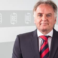 Na 4 jaar bikkelen heeft onze kanjer Pim Nienhuis zijn diploma Commerciële  Economie mogen ophalen.