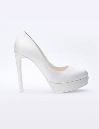 Scopri l'intera varietà di scarpe slingback proposte da kammi per la collezione emblema di eleganza e bon ton, le scarpe slingback conosciute anche come scarpe modello chanel estive durante le ultime stagioni hanno riconquistato. Scarpe Da Sposa 2020 Tutte Le Novita Bridal In 50 Modelli