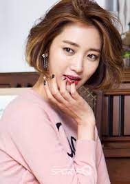 It helps her maintain flexibility, muscle, tone, body, and core strength. Actress Go Jun Hee S Trending Haircut Kpop Korean Hair And Style