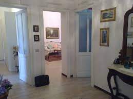 Proponiamo in vendita in buona posizione comodo al centro e ai servizi offerti dalla citt ottimo bilocale al piano terreno con volte in mattone a vista ottimamente recuperate, l'ingresso indipendente dal cortile posto al piano terra consente l'eventuale ingresso a chi ha problemi di. Appartamenti In Vendita Alessandria Zona Pista Vecchia Alessandria Casa