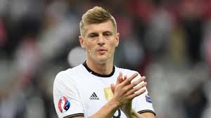 Dfb kroos trikot away 2014, xxl. Toni Kroos Privat Diesen Menschen Gehort Das Herz Des Nationalspielers News De