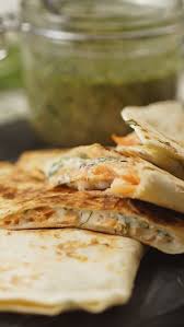 Quesadillas Au Saumon Gravlax Avec Une Sauce Moutarde Et Aneth Recette Recette Recettes De Cuisine Recette Recette Saumon