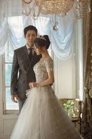 The pair also held another wedding reception in taipei on 2 august 2016. Weddingdress Weddingdresses Bridalgown Bridal Bridalgowns Weddinggown Bridetobe Weddings B Korean Wedding Photography Bride Groom Poses Korean Wedding
