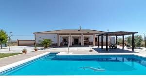 Cortijo la cañada son 6 casas rurales de diferente capacidad, a unos 10 metros unas de otras, abiertas todo el año desde el 2005 y construidas en una finca privada, de nombre la cañada, perteneciente al término de estepa, todas con una decoración especial, acogedoras y sin abandonar. Casa Rural En La Campina De Sevilla Villa Paquita
