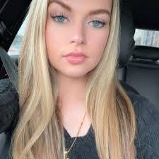 Kelly Hillis's Instagram, Twitter & Facebook