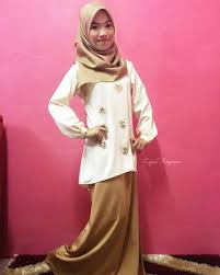 Hari ni duk scroll dan scroll lagi facebook.nak buat macam mana memang kerja dan cari rezeki melalui online.tengah duk syok scroll,terpandang koleksi baju kurung moden murah bagi saya.yelah zaman najib ni susah nak cari yang murah dan lawa.kualiti baju kurung moden dia boleh tahan bagus.butik ni nama dia wardrobe2u kuala. Baju Kurung Moden Pilihan Hati Lyssa Hanya Di Pinkzfashion Lyssa Faizureen