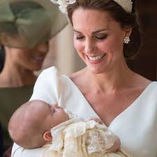 Zur danksagung erhalten gratulanten nun ein bisher unveröffentlichtes foto des jüngsten sprosses von william und catherine. Prinz Louis Grosser Tag Die Royale Taufe In Bildern Gala De