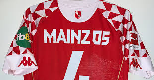 Hier jetzt das neue trikot des fsv mainz 05 bestellen. Direkt Aus Bundesligaspiel Trikot Von Mainz 05 Star St Juste