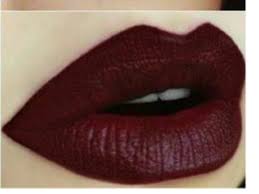 Allerdings ist das bemalen der lippen nicht jedermanns sache, etwa weil die konsistenz an der haut klebt, die farbe verrutscht oder das ganze sich schlicht und ergreifend zu sehr wie geschminkt und. Lipliner Dunkelrot Drogerie Gunstig Beauty Schminke Lippenstift