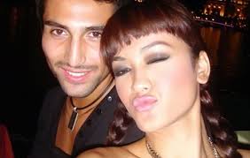 Jupe dan Gaston Akan Menikah di Dua Negara