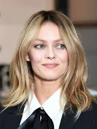 Vanessa Paradis Frisur Mittellang Frisuren Kurze Haare Stylen Mittellange Haare Frisuren Einfach Kurze Haare Stylen