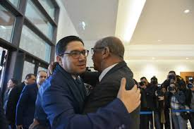 Conformément aux hautes instructions de sa majesté le roi mohammed vi que dieu l'assiste et la ferme volonté du royaume du maroc de renforcer les liens entre les marocains. L Accueil Chaleureux Reserve Au Ministre Des Affaires Etrangeres Marocain A Alger Photos