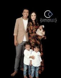 Pelawak iaitu abam (bocey) selamat bergelar suami kepada siti norhidayah mohd ali dengan sekali lafaz pada jumaat. Apa Salahnya Cuti Dan Bantu Isteri Fad Bocey Sanggup Tolak Tawaran Demi Anak Isteri Media Hiburan