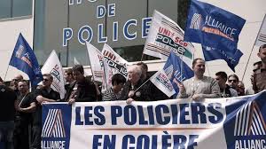 La police nationale vous guide au quotidien dans toutes vos démarches en ligne. La Police Et La Gendarmerie En France Et Le Malaise Dans Leurs Rangs L Express