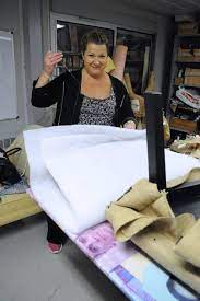 Check spelling or type a new query. Benevole En Tapisserie Avant Une Formation Pour Reconversion Professionnelle De Tapissier D Ameublement Par Atelier D Eco Solida Tapisserie Tricot Bebe Atelier