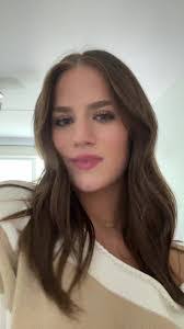 Lilly Gore's Instagram, Twitter & Facebook