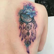 Das Traumfanger Tattoo Und Seine Bedeutung Ideen Fur Alle Korperstellen Traumfanger Tattoo Traumfanger Tattoos Lila Schmetterling Tattoo