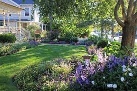 Yard Landscape Makeovers Front Yard Landscaping Design Backyard Garden Design Traditional Landscape
