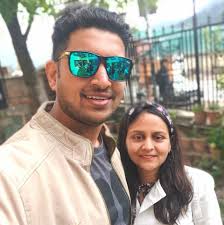 Drepanid Moths (Macrocilix maia, Drepaninae, Drepanidae) The famed "Moth  with Flies Feeding