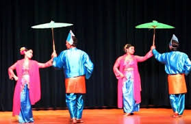 Orang, pemusik, profesi, performance art, badut, hidung, kesenangan, prestasi, kelucuan, sirkus, kostum, tawa, hiburan, alamat oleh, seni drama. 105 Tarian Daerah 34 Provinsi Beserta Gambar Dan Asalnya