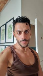 good afternoon group. My name is César, I am Spanish, I live in Cyprus and  the truth is that it surprises me to see a team organized like this to  enjoy as