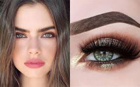 El azul oscuro es el color perfecto para generar un interesante contraste entre tus ojos y el maquillaje, con resultados realmente buenos ¿te animas. Maquillaje Para Ojos Verdes Como Pintar Y Resaltar Los Ojos Verdes Maquillaje Ojos Verdes Maquillar Ojos Verdes Sombra De Ojos Para Ojos Verdes