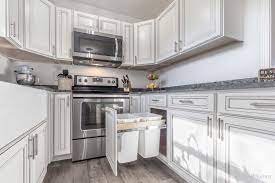 Youngstown Maple Bright White Chocolate Glaze Kitchen Design Antique White Kitchen Kitchen Cabinet Design
