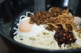I am never was a pan mee fan and i took 2 bowls out first time i ate there. Kin Kin Chilli Pan Mee å»ºè®°è¾£æ¤'æ¿é¢ I Eat And Eat