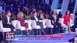 Barbara d'urso non inviterà più taylor mega nelle sue trasmissioni come ben sai (rivolto ad elena morali, ndr) è stata eliminata una persona da questa io gli alzo lo share, ha ammesso la mega. A Live Non E La D Urso E Scontro Sul Congresso Delle Famiglie Live Non E La D Urso Mediaset Play
