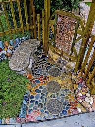 Einladende Hof Gartengestaltung Ideen Aus Mosaik Einladende Gartengestaltung Ideen Mosaik Mosaic Garden Garden Art Outdoor