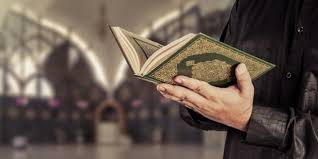 Dalam pembahasan nuzulul qur'an menurut berbagai mazhab kita telah mengetahui bahwa alquran diturunkan ke baitul izzah secara langsung pada bulan ramadhan. Quran Surah An Nasr Ayat 1 3 Arab Latin Terjemahan Dan Kandungan Di Dalamnya Dream Co Id