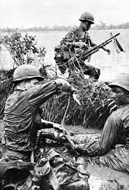 Vietnam War 1st Infantry Division Medic Treating A Wounded Soldier Vietnam War Vietnam War Photos Vietnam Veterans