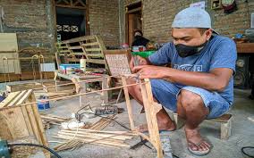 Membuat sangkar burung ukuran 45x35 part 1 pada video kali saya membuat sangkar burung dengan ukuran 45x35cm. Perajin Sangkar Burung Di Kulonprogo Banjir Pesanan Di Masa Pandemi Harianjogja Com
