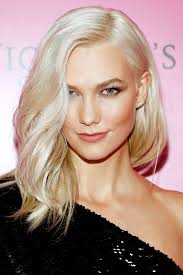 22 Short Blonde Hair Ideas To Inspire Your Next Salon Visit Platinum Blonde Hair Karlie Kloss Hair Blonde Haircuts
