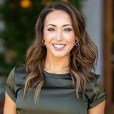 Jenn Tuttle's Instagram, Twitter & Facebook