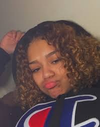 Gosh She So Fine Like What You Seee Follow Bbygirlkayla For More Poppin Pins Light Skin Girls Curly Hair Styles Baddie Hairstyles