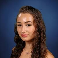 Julia Pomeroy's Instagram, Twitter & Facebook