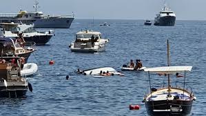 Un morto e 19 feriti: Paura Per Natante Che Imbarca Acqua Salvi 6 Turisti A Capri Campania Ansa It