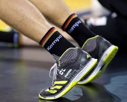 This successor to the iconic adidas stabil is made for your powerful game. Finde Deinen Passenden Handballschuh